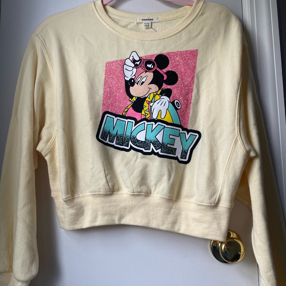 cropped sweatshirt